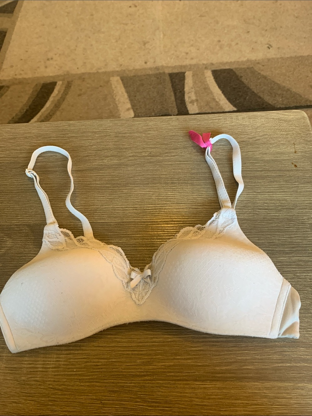 Maidenform Size 32 A Molded Cream Lace-Trim T-Shirt Bra